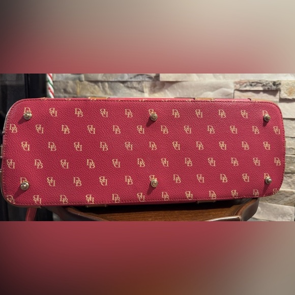 Vintage Dooney & Bourke Berry Pink Crossbody  Satchel Shoulder Arm Bag Purse EUC - Picture 4 of 10